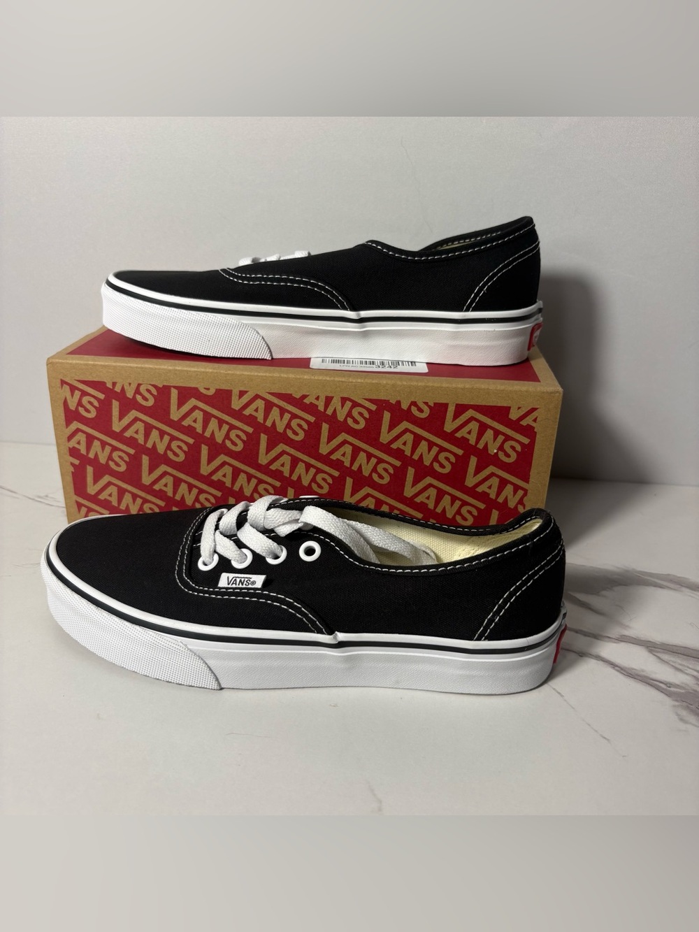 NIB Unisex Vans Black and White Low-Top Canvas Sneakers M sz 5 W sz 6.5 - Picture 2 of 6